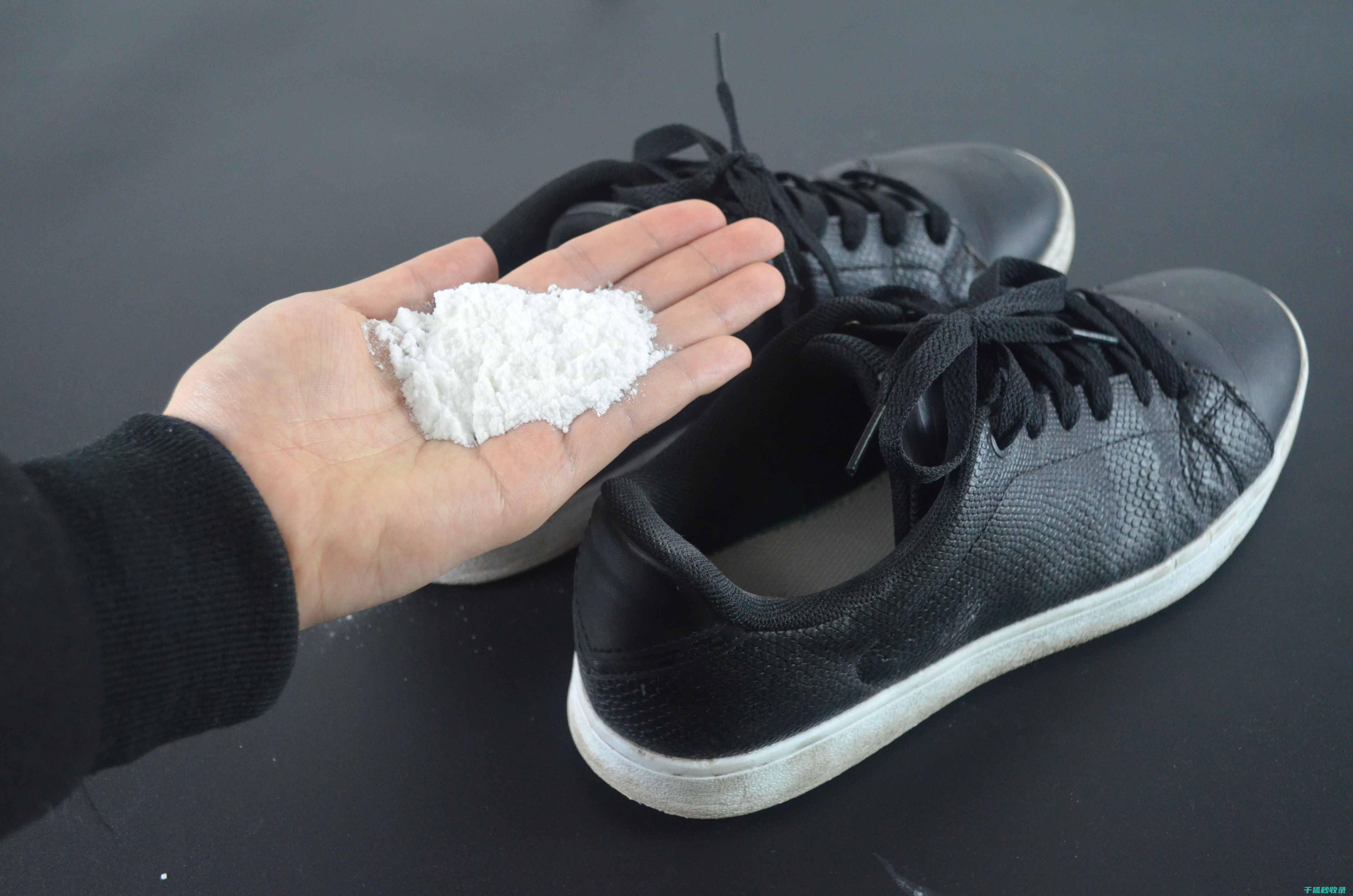 不想鞋子有臭味？这些实用的除臭技巧你一定得掌握！ (鞋臭去不掉)