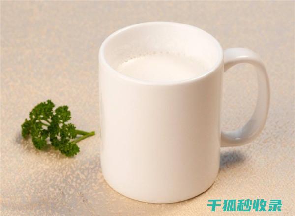 让过期牛奶发挥最大价值：家庭实用技巧大揭秘 (过期牛奶怎么发孝)