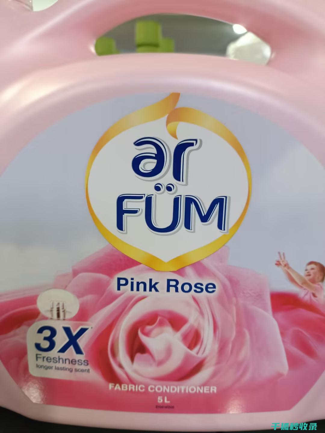 衣物柔顺剂与衣物整理：如何让衣物看起来更加整洁美观 (衣物柔顺剂与洗衣液区别)