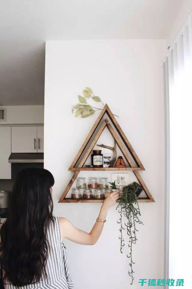 置物架妙用：客厅收纳的秘密武器 (置物架的用处)